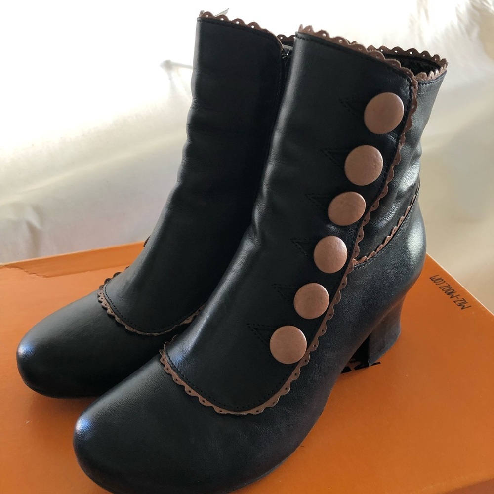 Miz Mooz Fido vintage style button up booties